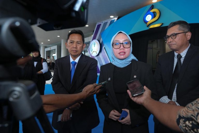 ce30c7e6-2dec-4f3d-a48e-c536a3228a6c