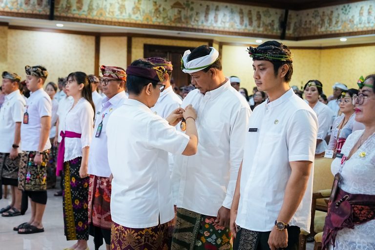 Lantik 156 Pejabat di Badung (6)